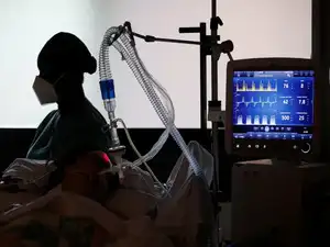 Pakistan state hospitals face fatal ventilator deficit