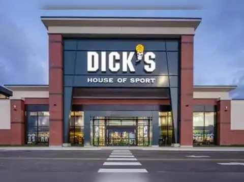 Is Dick&rsquo;s Sporting Goods a buy?