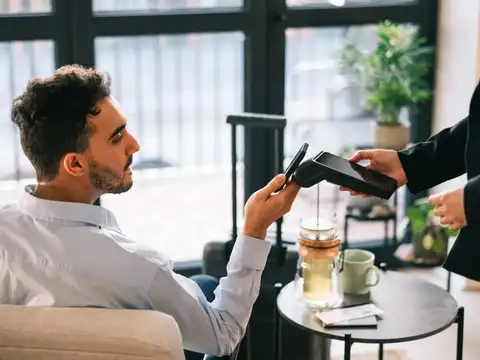 IDFC FIRST Bank Visa Signature Debit Card: 8 lounge visits a year