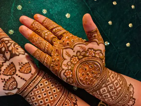 Simple Full-Palm Mehendi Design