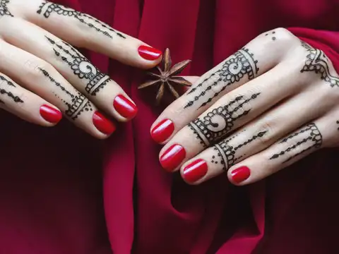 Minimal Finger Mehendi Design