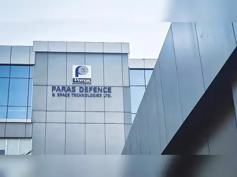 Paras Defence