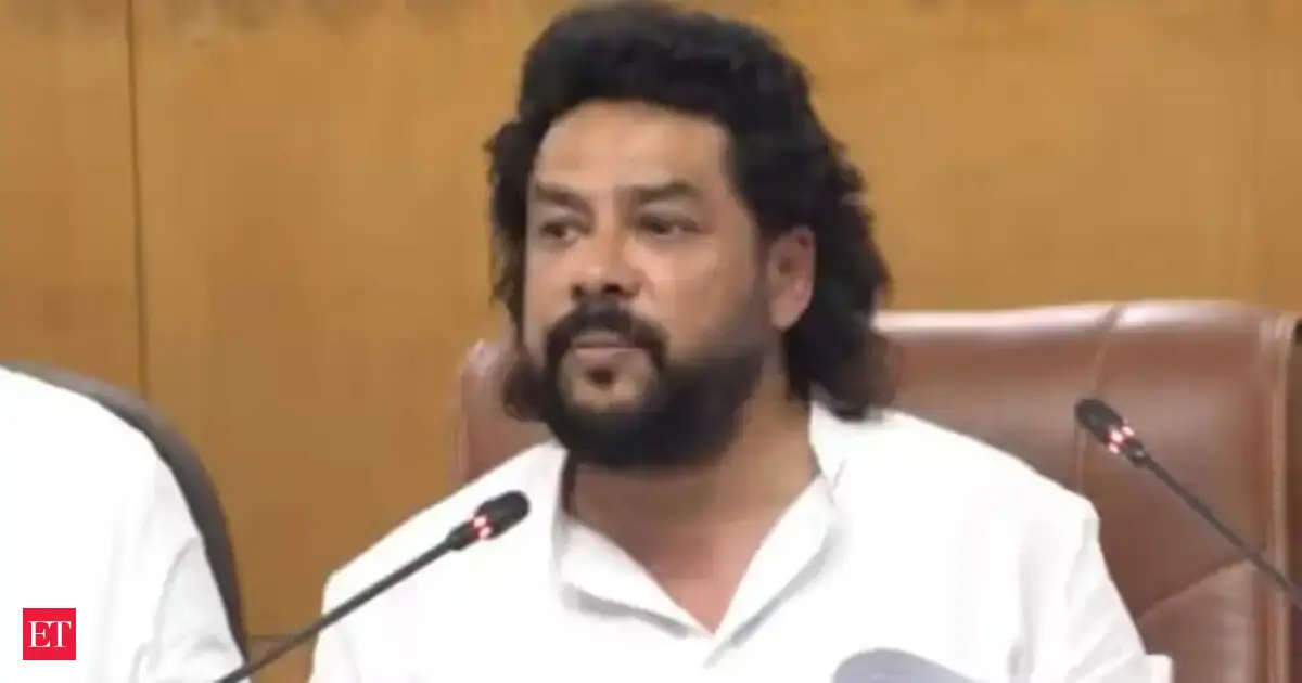 Karnataka: Nagendra bows to BJP campaign, resigns as minister