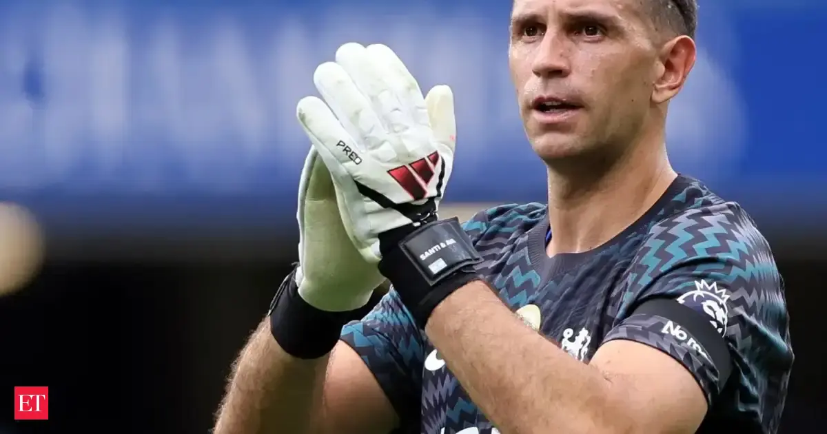 Chelsea sign Emiliano Martinez from Aston Villa for £7.5 million as transfer ties deepen