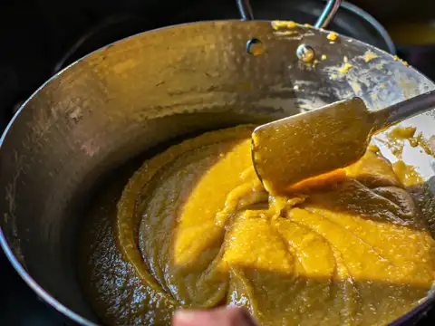 Step 4: Combine the besan and sugar syrup