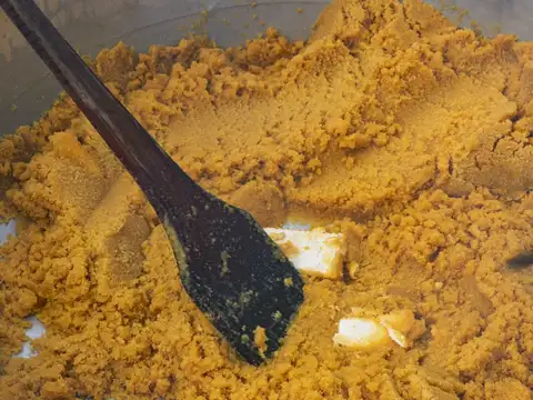Step 2: Roast the besan in ghee