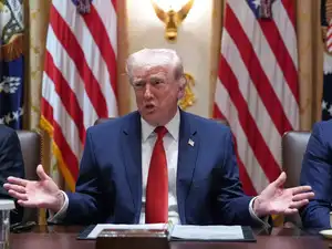 Trump tells aides he is willing to end Iran war without reopening Hormuz, WSJ reports