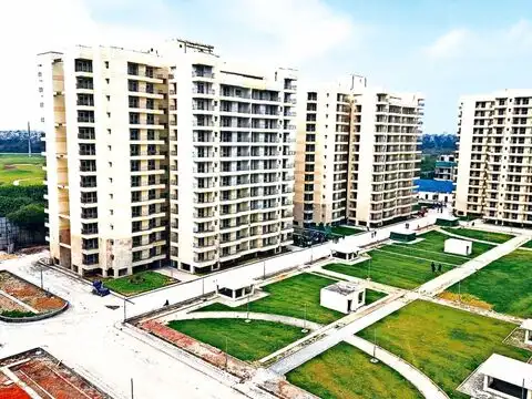 Dwarka Sector 19B &mdash; Golf-facing premium homes