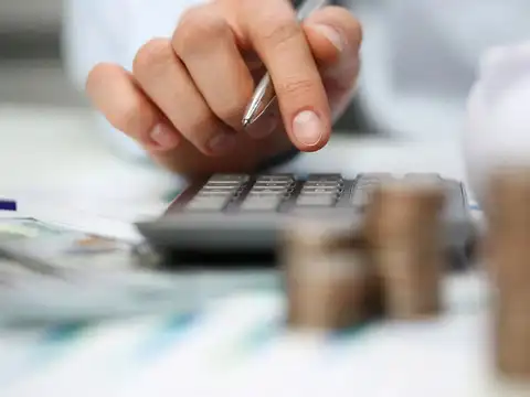 How is DA calculated from AICPI-IW data?