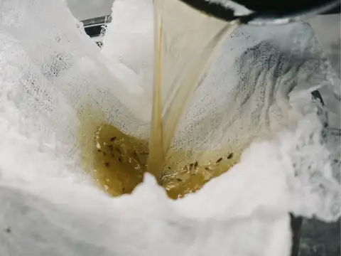 Step 4: Strain and store the oil