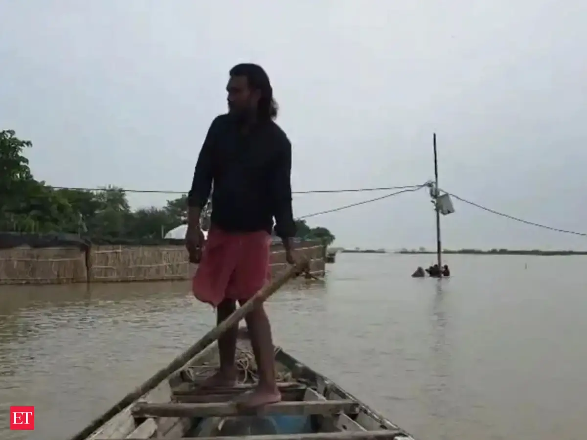 Bihar: Flood situation remains grim in Saran as Ganga, Saryu, Gandak rivers' levels rise