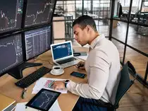 Capital market stocks rise on CAS fix hopes, index closes 1% higher<br>