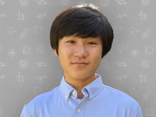 Un joven inventor convierte aire en agua para plantas
