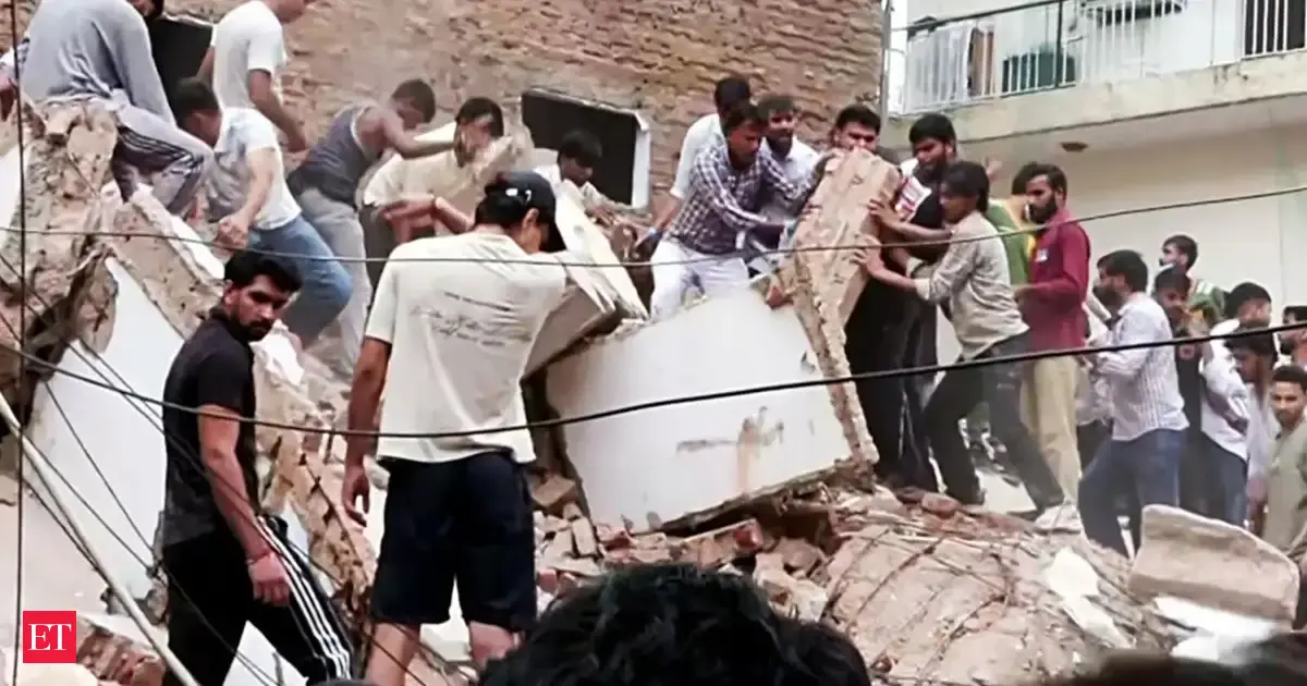 "Government must wake up from slumber": Arvind Kejriwal, AAP leaders slam Delhi authorities over Satya Niketan building collapse