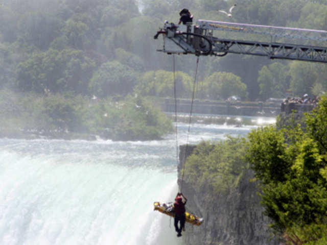 An unidentified man are lifted from the Niagara gorge