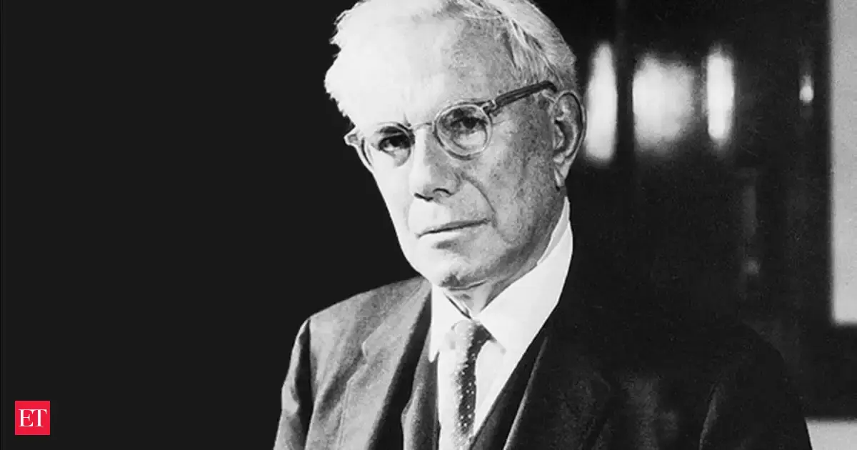 Quote of the day by theologian Paul Tillich: "Loneliness expresses the pain of being alone, and solitude expresses the glory of..." — Powerful life lessons from an inspiring quote on loneliness, solitude, self-understanding, emotional strength, inner peace and why learning to be comfortable alone can change how we understand ourselves and our relationships