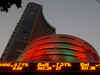 Sensex extends losses on weak rupee, IT stocks fall
