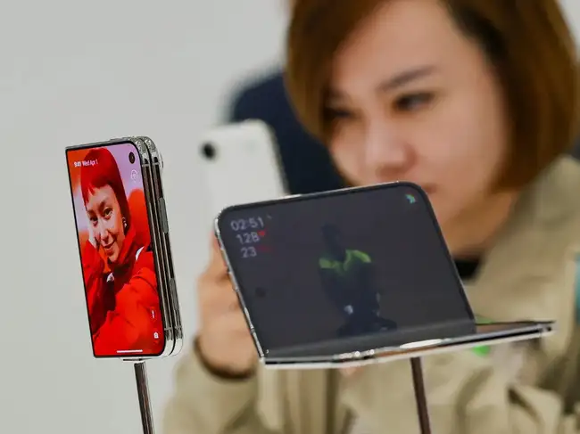 Samsung may charge Apple $250 for each foldable iPhone display under ...