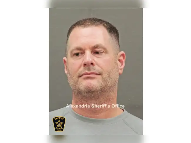 Former CIA official found with $40 million in gold bars reaches tentative plea deal<br>