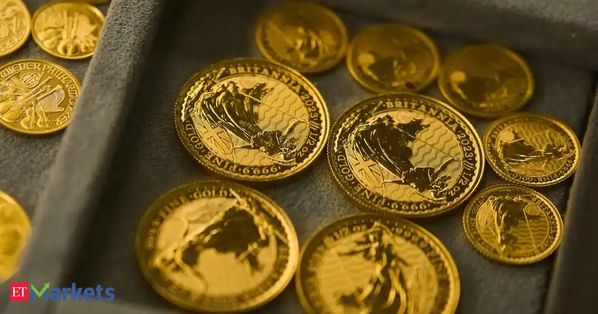 Gold prices dip as oil-driven inflation concerns weigh