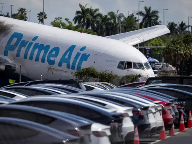 Amazon has suspended its work with 21 Air LLC following a deadly plane crash
