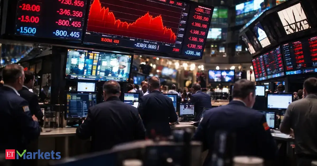 US stocks today: US stocks end lower as oil, yields crank up pressure ahead of Fed rate move