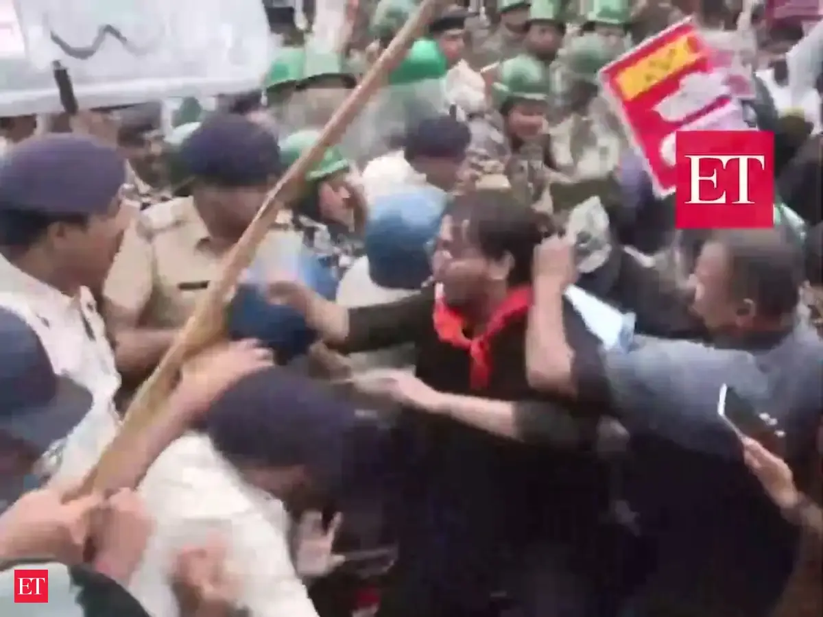 Students protest against alleged irregularities in Daroga recruitment, BPSC 70th exam; demand probe