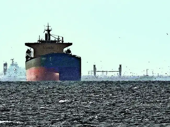3 oil supertankers appear to make move through Strait of Hormuz
