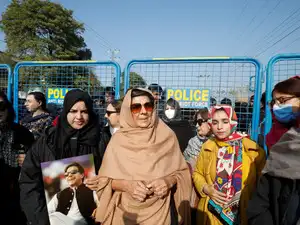 Police arrest Pakistan ex-PM Imran Khan's sister in Lahore ahead of party's planned marc