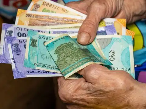 Who can get the higher EPS pension under ₹25,000 ceiling?