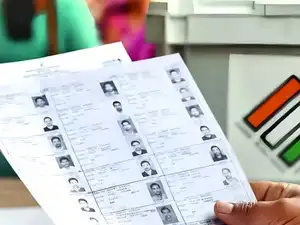 Supreme Court flags 'mechanical' notices in Delhi SIR, suggests allowing voters to respond through WhatsApp, email