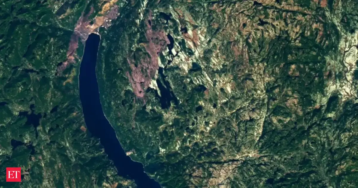 A satellite map revealed a mysterious giant circle that was hiding in Canada for 390 million years. One amateur astronomer finally noticed it