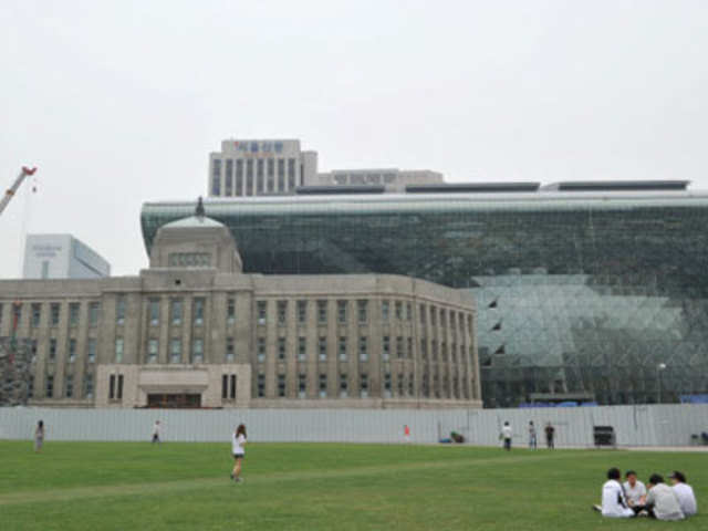 Controversial Seoul city hall