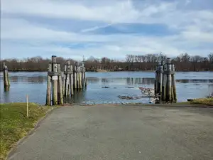 A ferry has crossed the Connecticut River at Rocky Hill since 1655; the ...