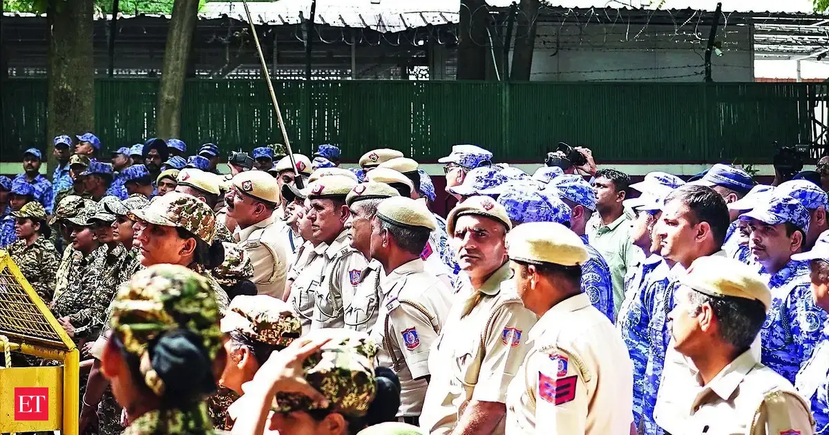 Police cordons Jantar Mantar, deploys more men at EC office amid protests