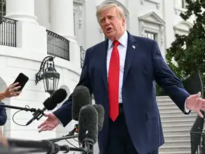 US President Donald Trump departs the White House to travel to Tennessee