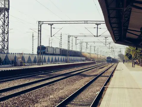 Hydrogen vs LNG train