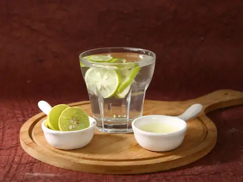 Make A Lemon Juice And Water Solution
