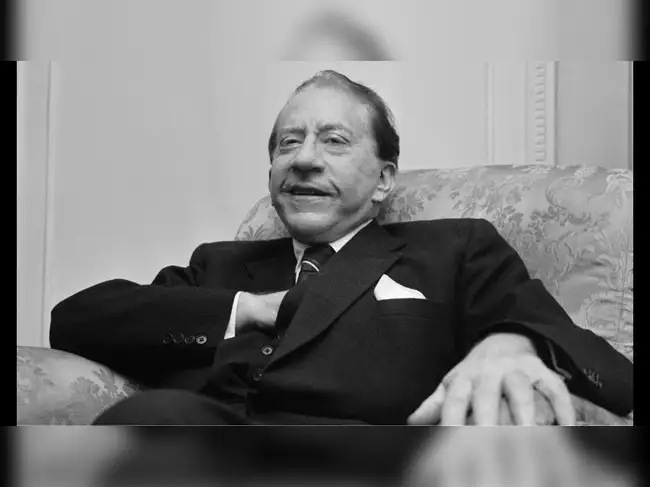 In 1932, J. Paul Getty bought Tidewater oil shares for $2.50 each during the crash. 25 years later, Fortune named him the wealthiest American with a $700 million fortune<br>