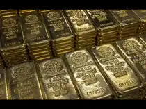 Gold tumbles 4% to seven-week low as oil, dollar and yields climb<br>