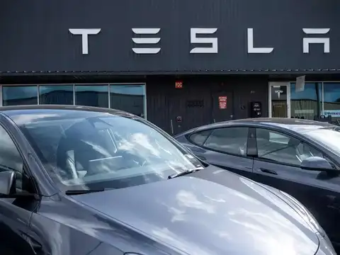 ​Tesla shares drop as market sentiment weakens
