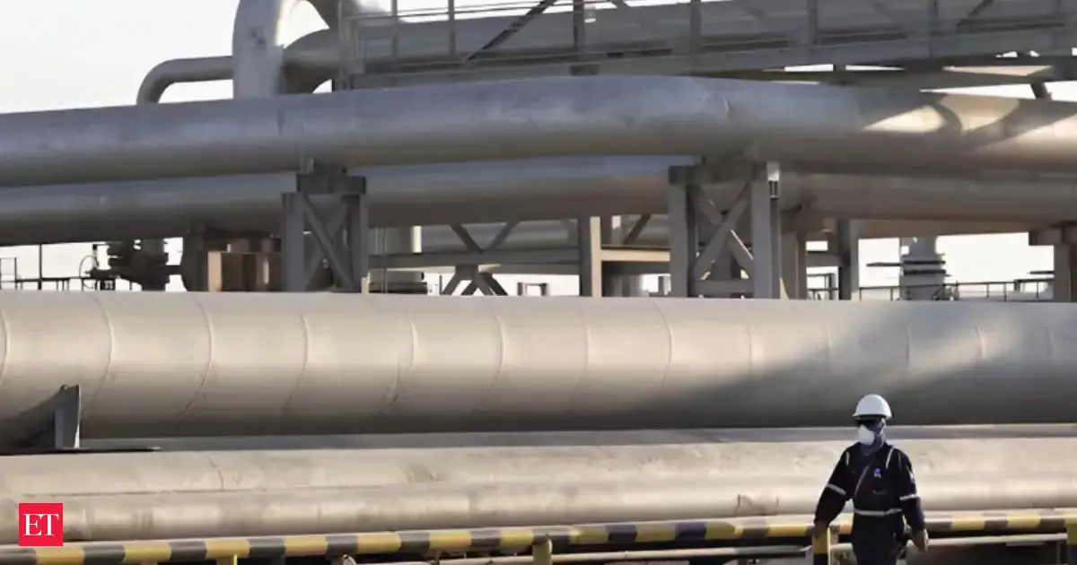 Oil slides as Saudi Arabia boosts flows via key pipeline