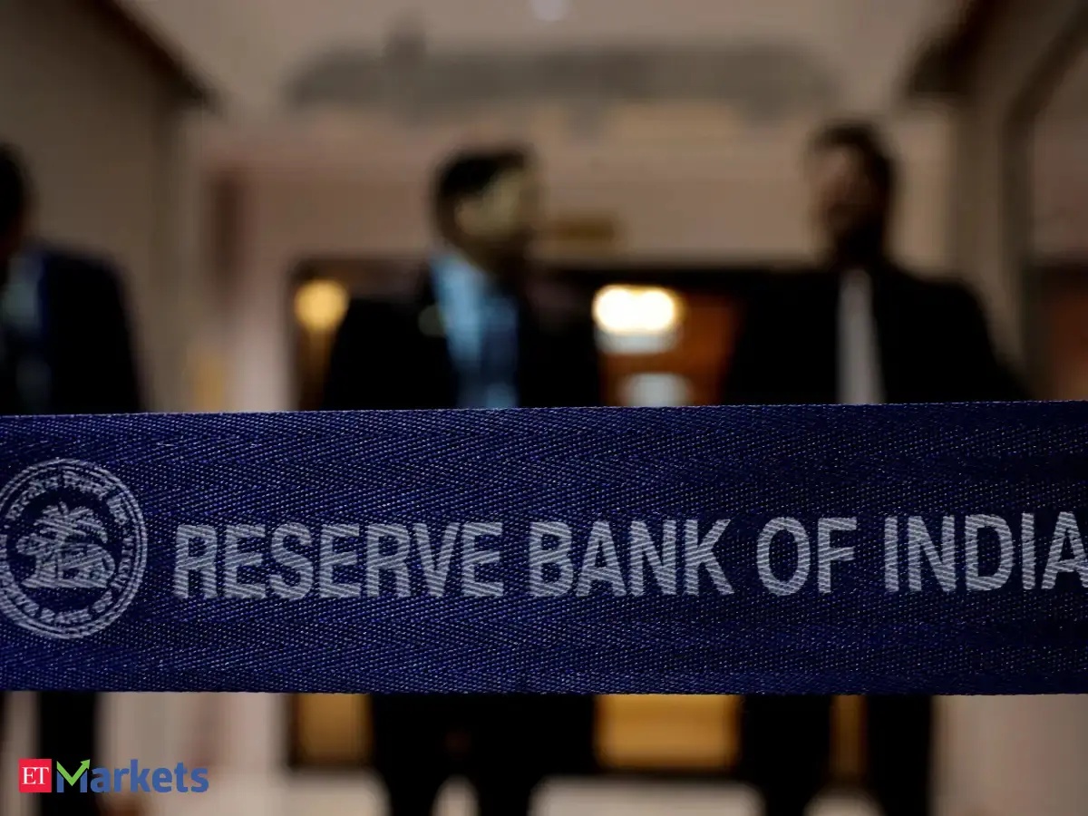 Bank deposit rates fall as fresh lending rates rise in August