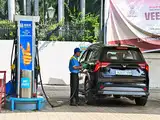 India will ask private fuel retailers to end sales rationing