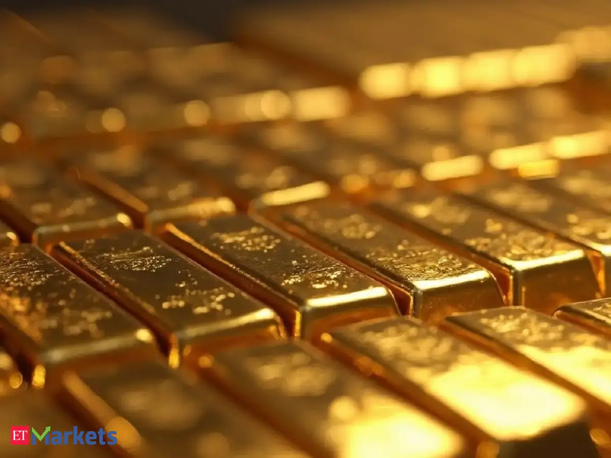 Gold set for second weekly loss amid strong dollar, rising yields