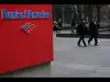 Barber finds bag full of over USD128,000 at Bank of America ATM. Man's next action will draw your awe