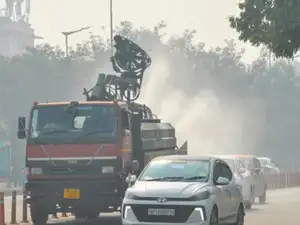 Delhi AQI remains moderate, several areas record poor air quality