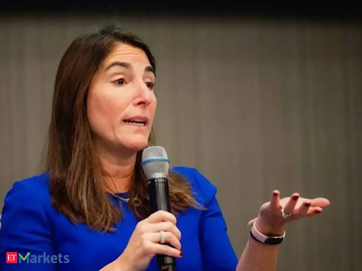 US Fed signals pause to assess economic data before rate moves