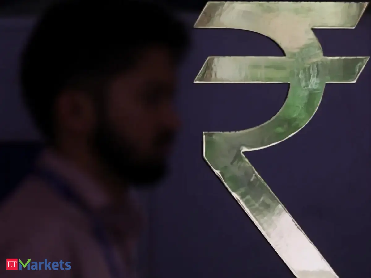 Rupee ends flat as RBI steps in amid global headwinds