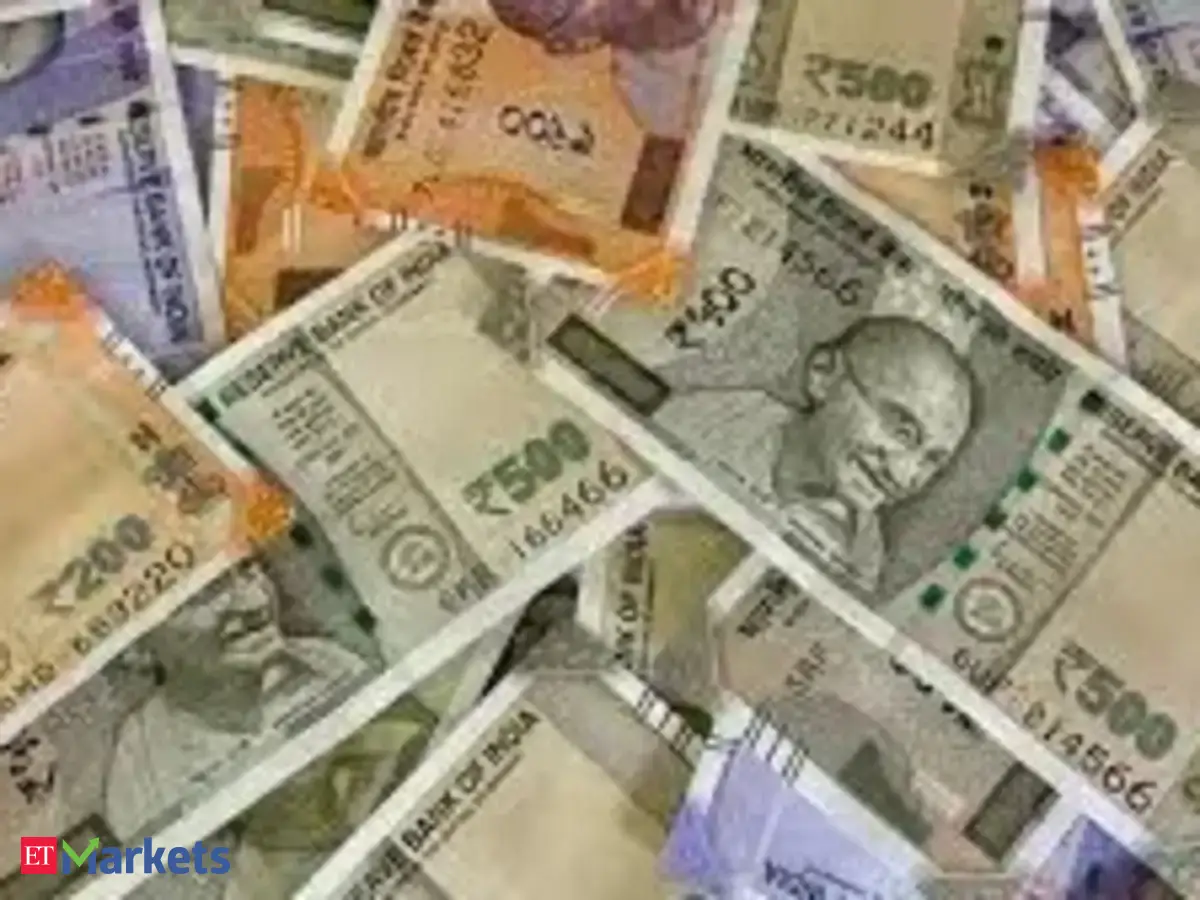 Indian rupee FX premiums jump after RBI policy leaves traders bracing for more sell/buy swaps